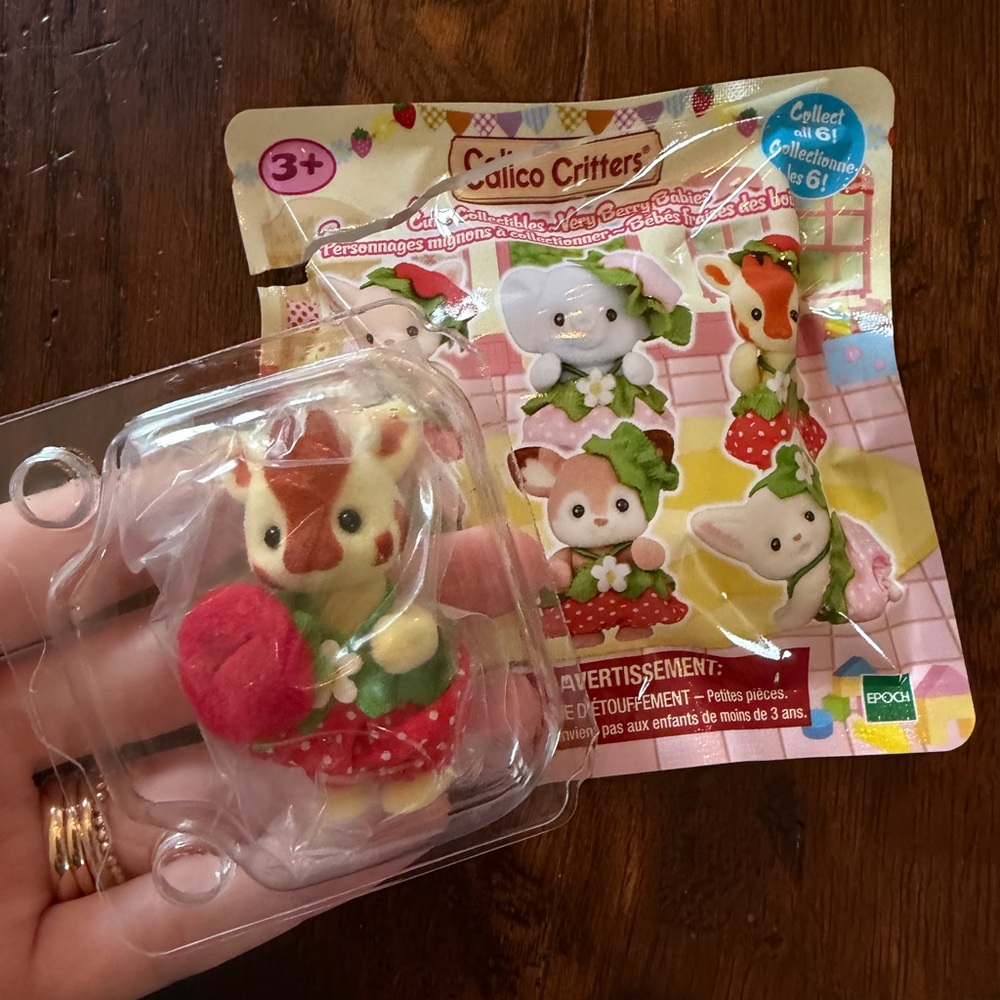 Brand new in container very berry calico critters Brie giraffe (duplicate)